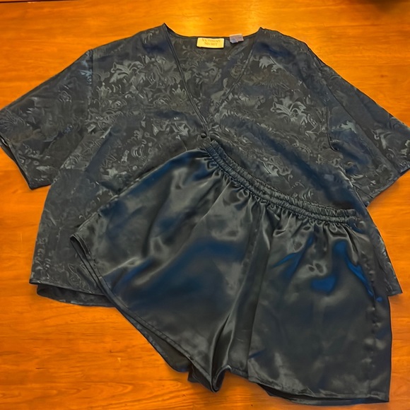 Victoria’s Secret teal pajama set. Women’s M. Gently used. Silky material. - Picture 1 of 5